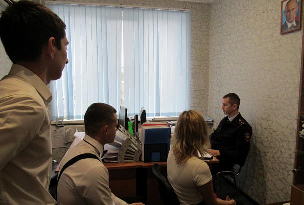 Школьники Белореченска побывали на экскурсии в отделении полиции