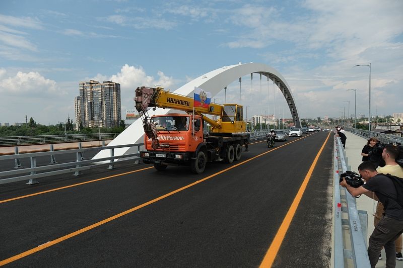 В Краснодаре открыли движение по новому Яблоновскому мосту