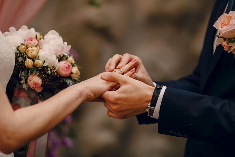 В Краснодарском крае каждый третий служебный роман заканчивается свадьбой