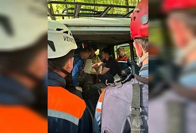 Туристку с переломом ноги транспортировали спасатели в Сочи