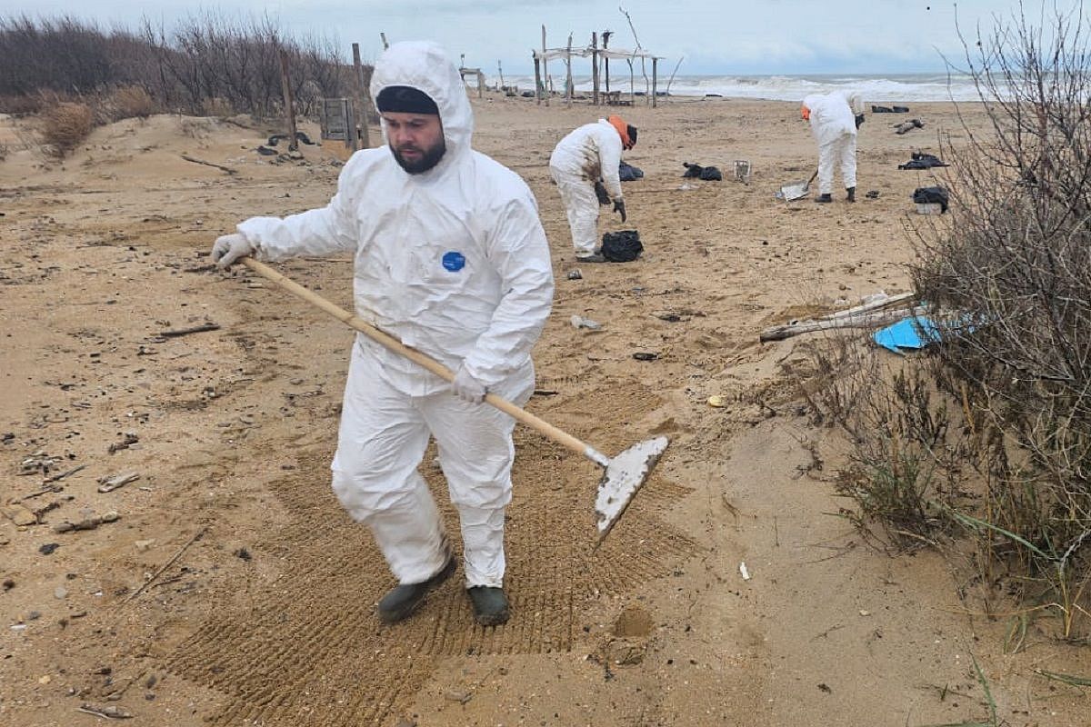 Боновые заграждения установят в районе Бугазской косы