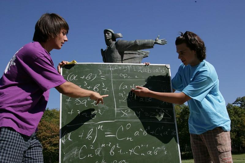 В детском центре «Орлёнок» проходит «Всероссийская смена «Юный математик»