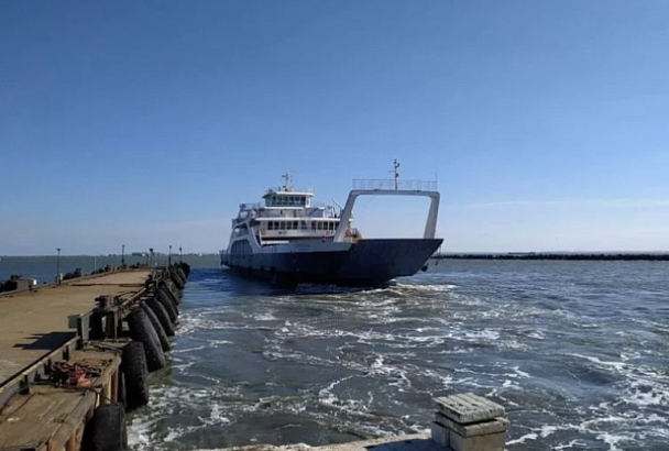 Более 31,8 тыс. пассажиров и 19,7 тыс. автомобилей перевезли паромы через Керченский пролив