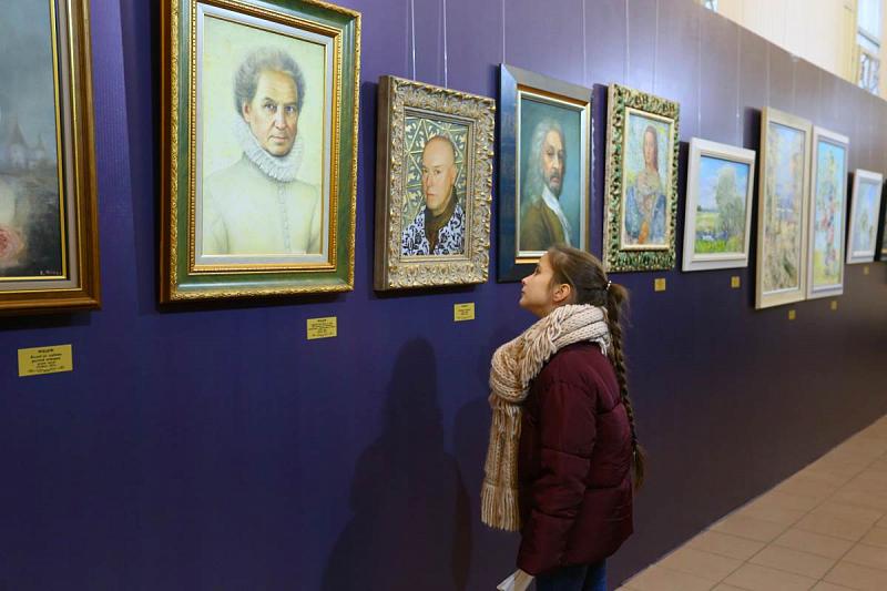 В Новороссийске открылась выставка Никаса Сафронова