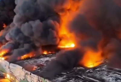 Пожар уничтожил огромный торговый центр в Варшаве