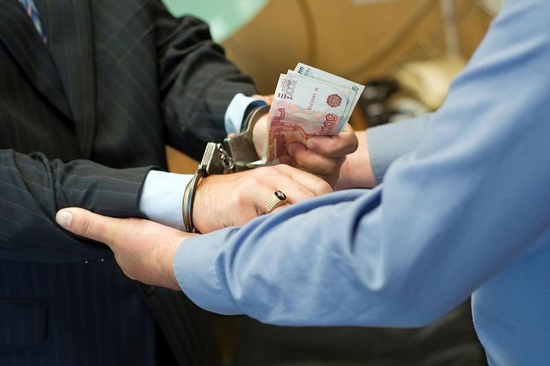 В Краснодарском крае адвокат обещал подзащитному за взятку в 3,5 млн рублей закрыть дело