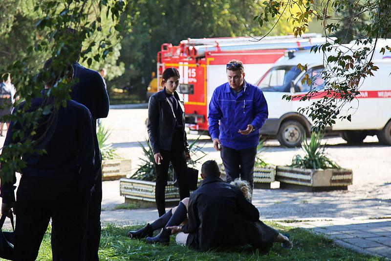 При нападении на колледж в Керчи погибли 15 студентов и пятеро взрослых