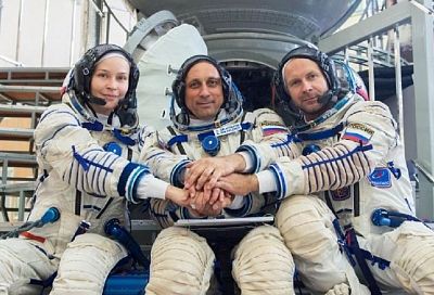 Экипаж космонавтов с актрисой Юлией Пересильд медики признали готовым к полету на МКС