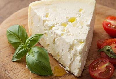 Домашняя фета из двух ингредиентов: готовить проще, чем вы думаете достаточно литра молока, соли, духовки и легкого прессования