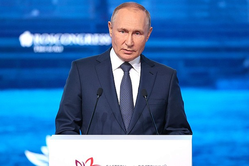Пленарная сессия на ВЭФ с участием Владимира Путина длилась более трех часов