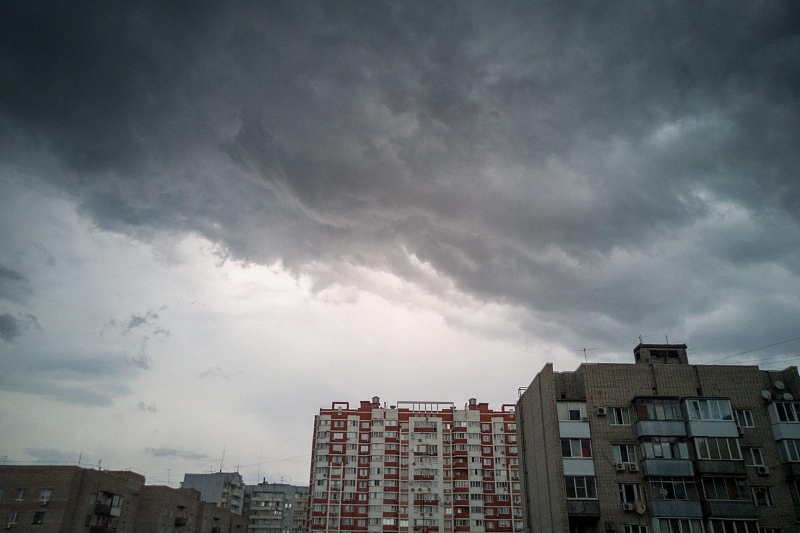 В Краснодаре из-за сильного дождя затопило улицы