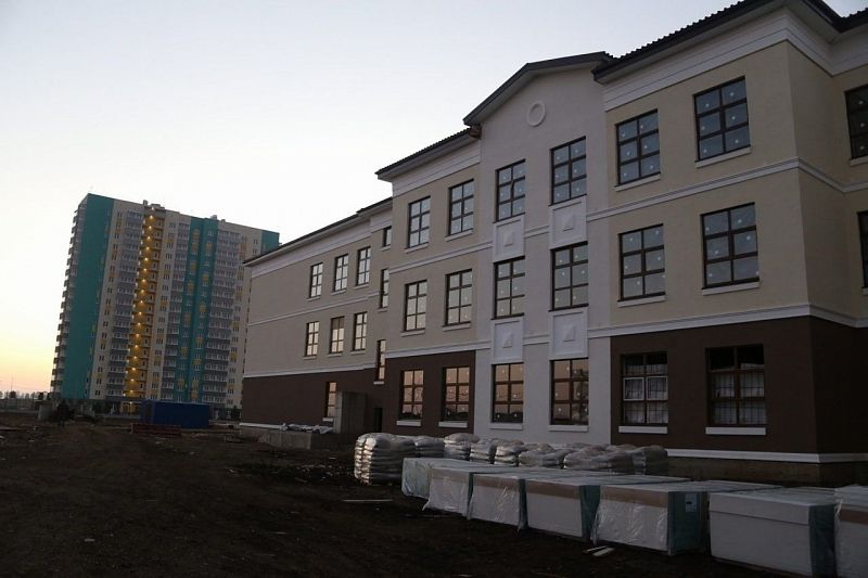 Школа на 1100 мест в Новознаменском районе Краснодара готова на 50%