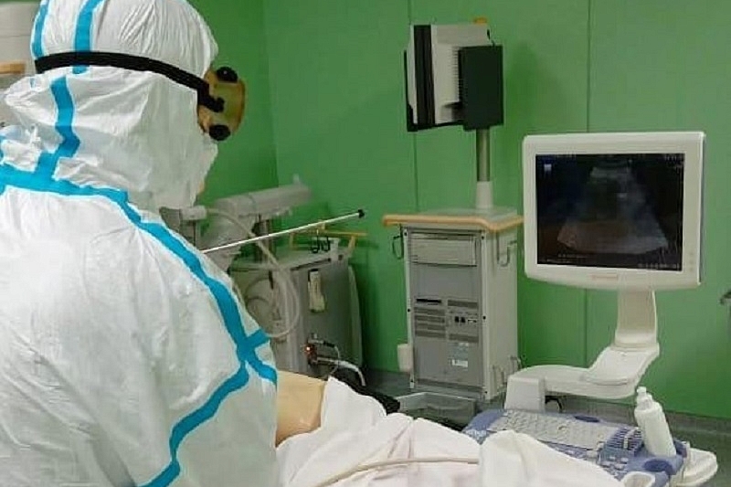 Краснодарские врачи провели пациентке с подозрением на COVID-19 сложнейшую миниинвазивную операцию