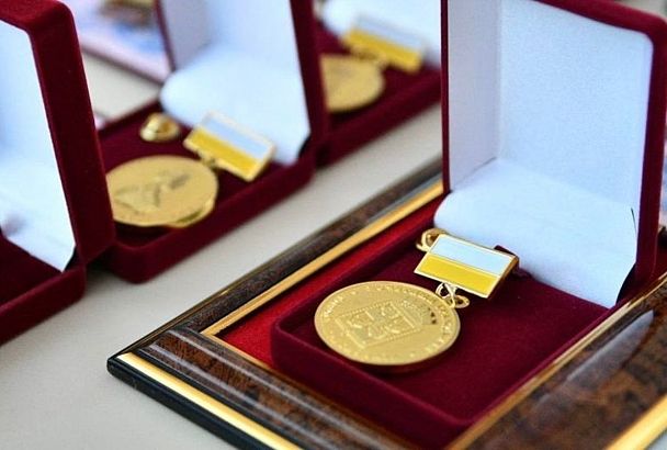 Почетными гражданами Краснодара стали еще 11 горожан: кому присвоили почетное звание 
