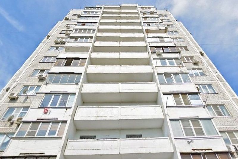В Краснодаре 23 февраля мужчина выпал с 13-го этажа. Он погиб
