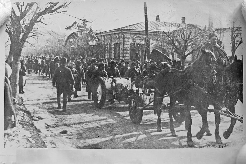 Бойцы Красной армии вошли в город ранним утром 12 февраля 1943 года, им навстречу высыпали ликующие жители – голодные, плохо одетые, но плачущие от счастья. 