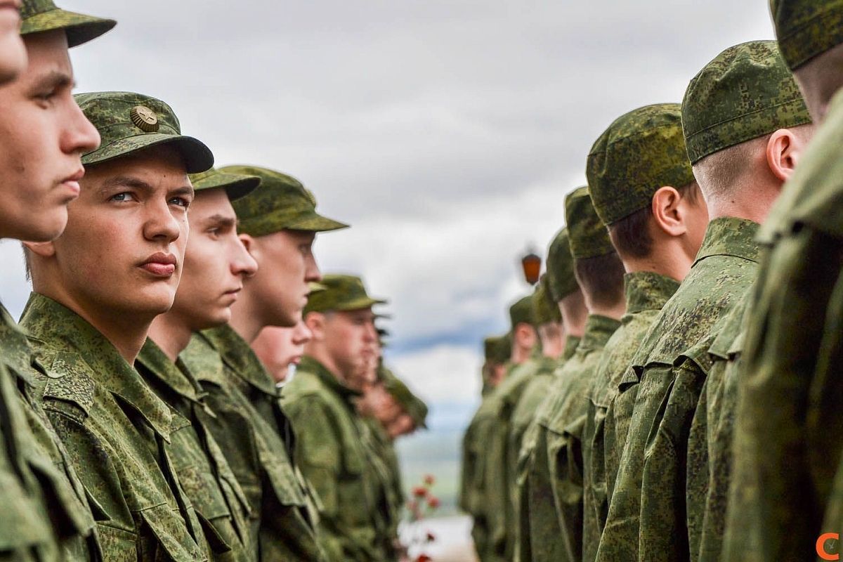 В Генштабе объяснили, почему в России не откажутся от призыва в армию