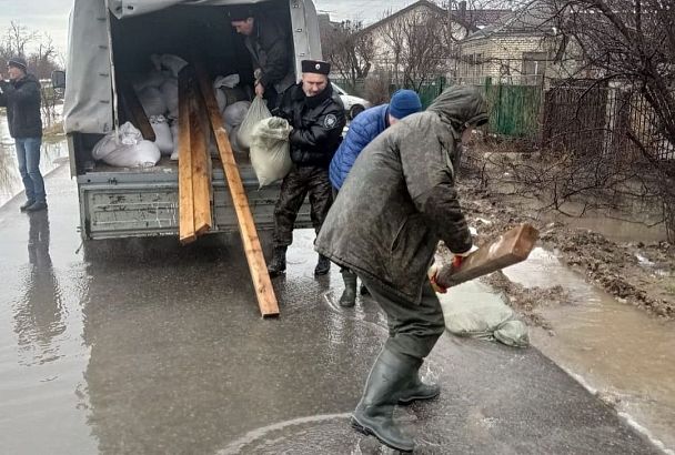 В Анапе и Славянском районе ликвидируют последствия паводков