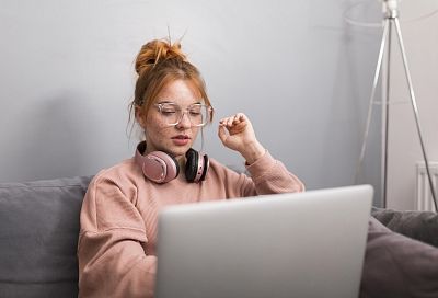 В Совфеде рассказали, как мошенники знакомятся с подростками в интернете
