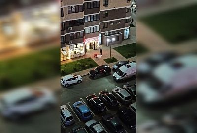 В Краснодаре женщина погибла, выпав с балкона многоэтажки в ЖК «Дружный»
