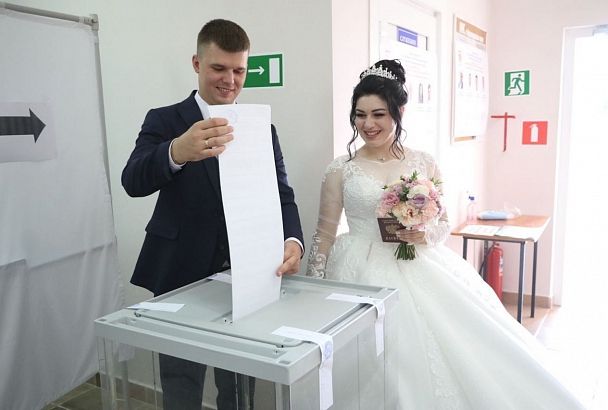 Из ЗАГСа на избирательный участок: молодожены в Краснодарском крае проголосовали в день свадьбы 