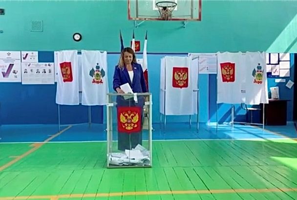 Председатель Союза многодетных семей «Кубанская семья» Светлана Недилько проголосовала на выборах