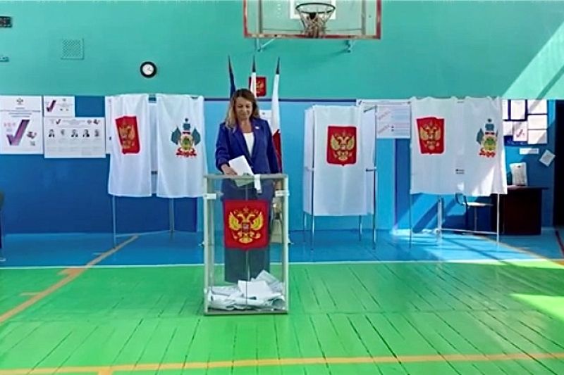 Председатель Союза многодетных семей «Кубанская семья» Светлана Недилько проголосовала на выборах