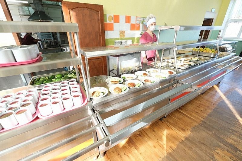 В Краснодарском крае 99% всех школьников обеспечены горячим питанием
