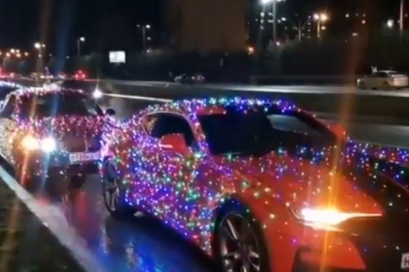 Рождественский парад провели автомобилисты в Краснодаре 