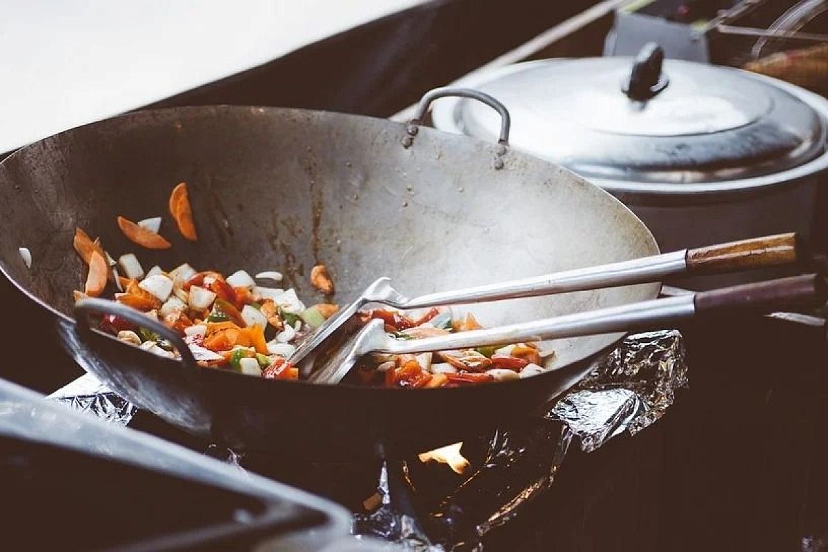 Диетолог рассказала, на каком масле лучше жарить мясо и овощи