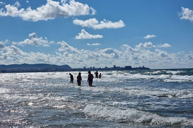 Черное море держит градус: вода у берегов Краснодарского края еще комфортна для купания