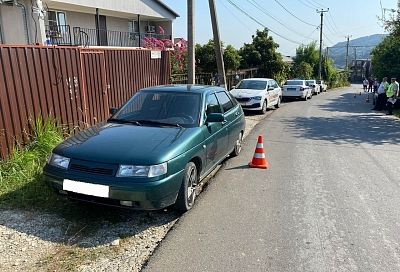 Водитель на ВАЗе сбил выбежавшего на дорогу ребенка в Сочи