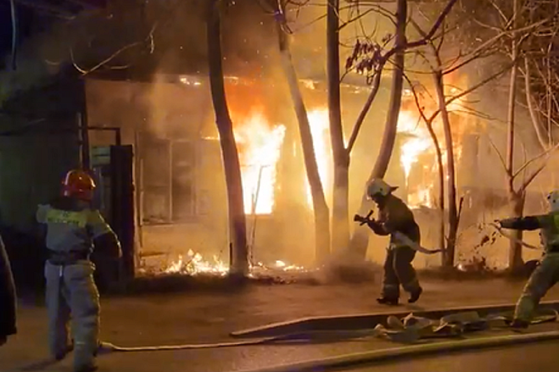 Частный дом сгорел в центре Краснодара