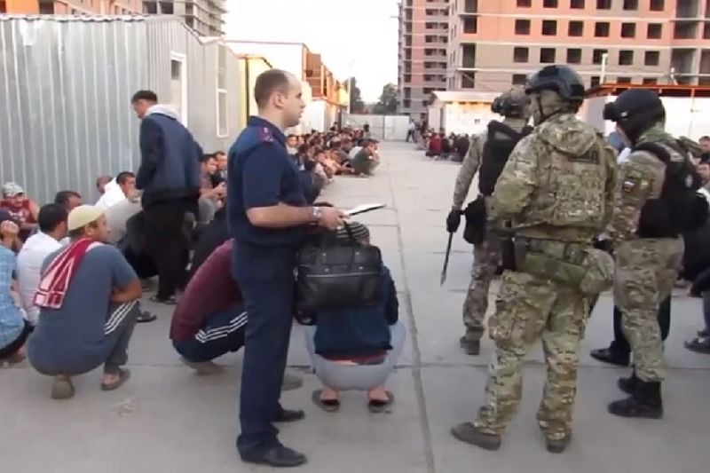 В Краснодаре после рейда ФСБ, СК и полиции задержаны 540 мигрантов