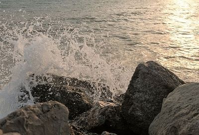 Черное море у берегов популярного курорта в Краснодарском крае потеплело до +11 градусов 