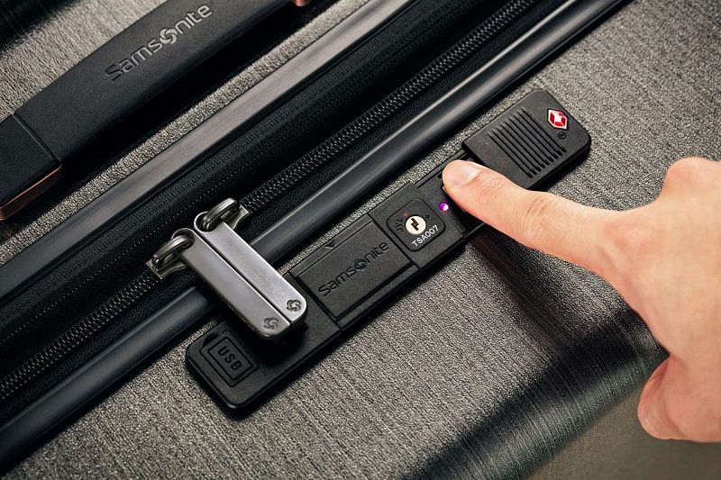 Panasonic представила умный чемодан, который не потеряется в аэропорту