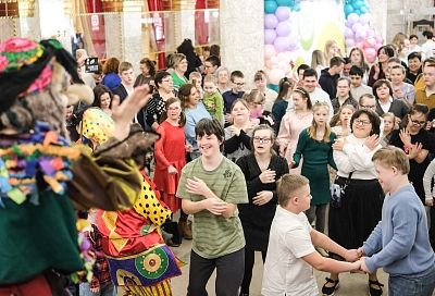 И лица детей-лучиков засияли светом: в Краснодаре отметили Всемирный день людей с синдромом Дауна