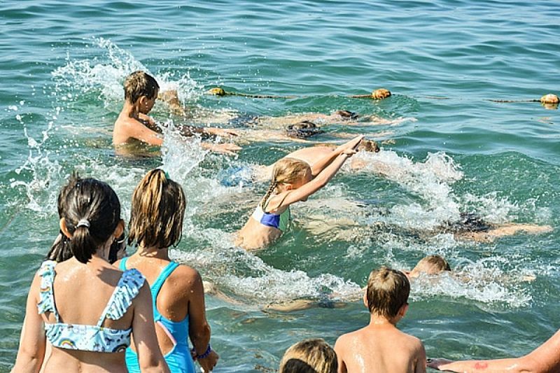 Юных жителей и гостей Сочи бесплатно научат плавать