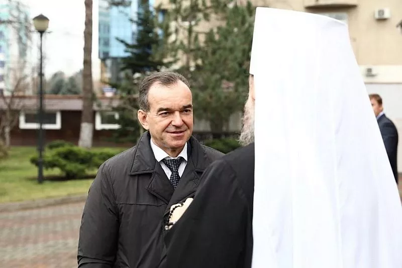 Губернатор Вениамин Кондратьев поздравил митрополита Екатеринодарского и Кубанского Григория с днем рождения Губернатор Вениамин Кондратьев поздравил митрополита Екатеринодарского и Кубанского Григория с днем рождения