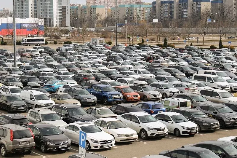В первом квартале года продажи автомобилей в стране упали на 45%