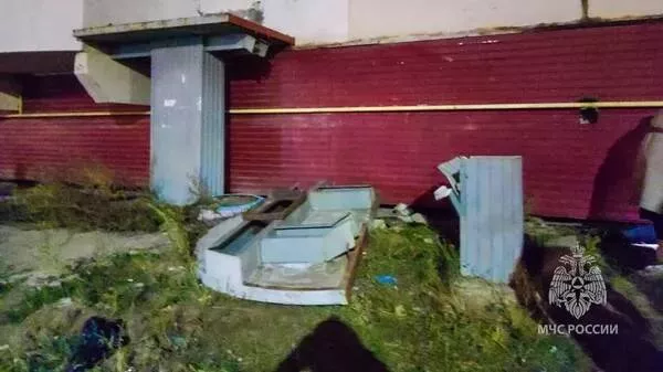Бетонная плита обрушилась на детей в Якутске. Погибла девочка 11 лет