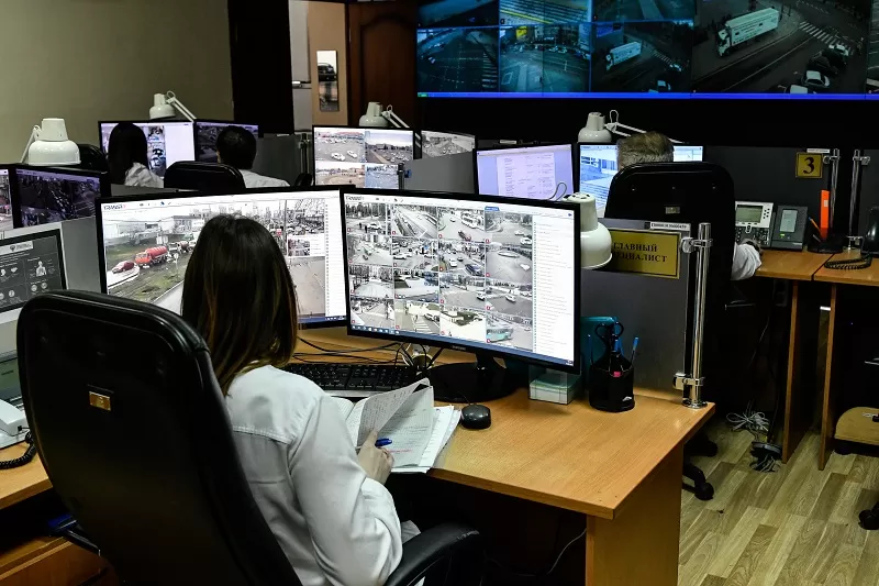 В ЕДДС Краснодара работает более 900 камер видеонаблюдения. В 2021 году будет установлено еще более 100.