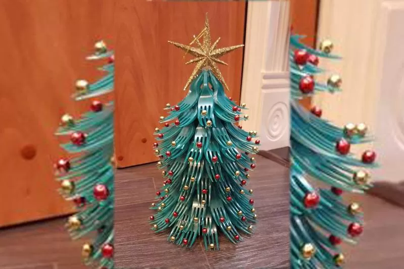 ЕЛКА ИЗ ПЛАСТИКОВЫХ ВИЛОК _ christmas tree from plastic forks