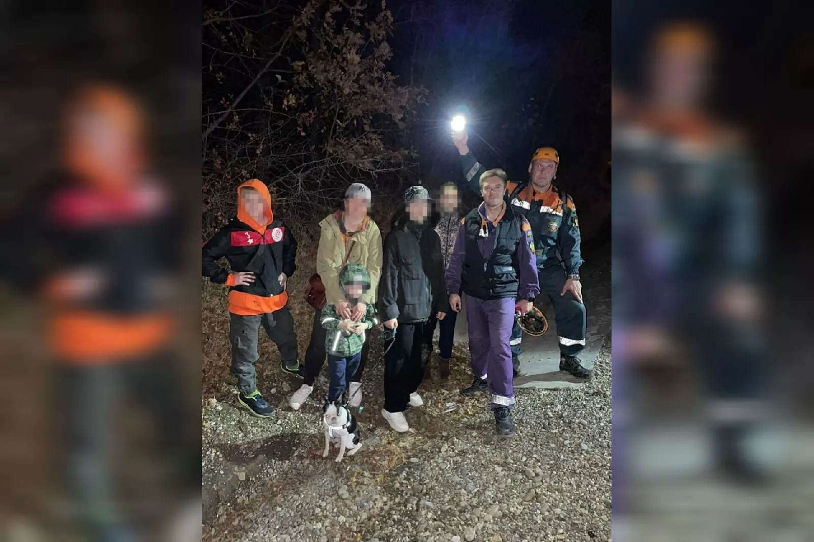 В Геленджике спасатели нашли заблудившихся туристов с 4 детьми
