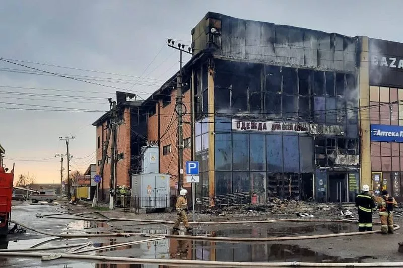 Прокуратура назвала предварительную причину крупного пожара в торговом центре Тбилисской