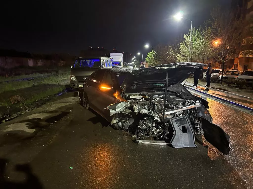 Подросток на «Мерседесе» протаранил девять авто в Краснодаре. 20 апреля  2023 г. Кубанские новости