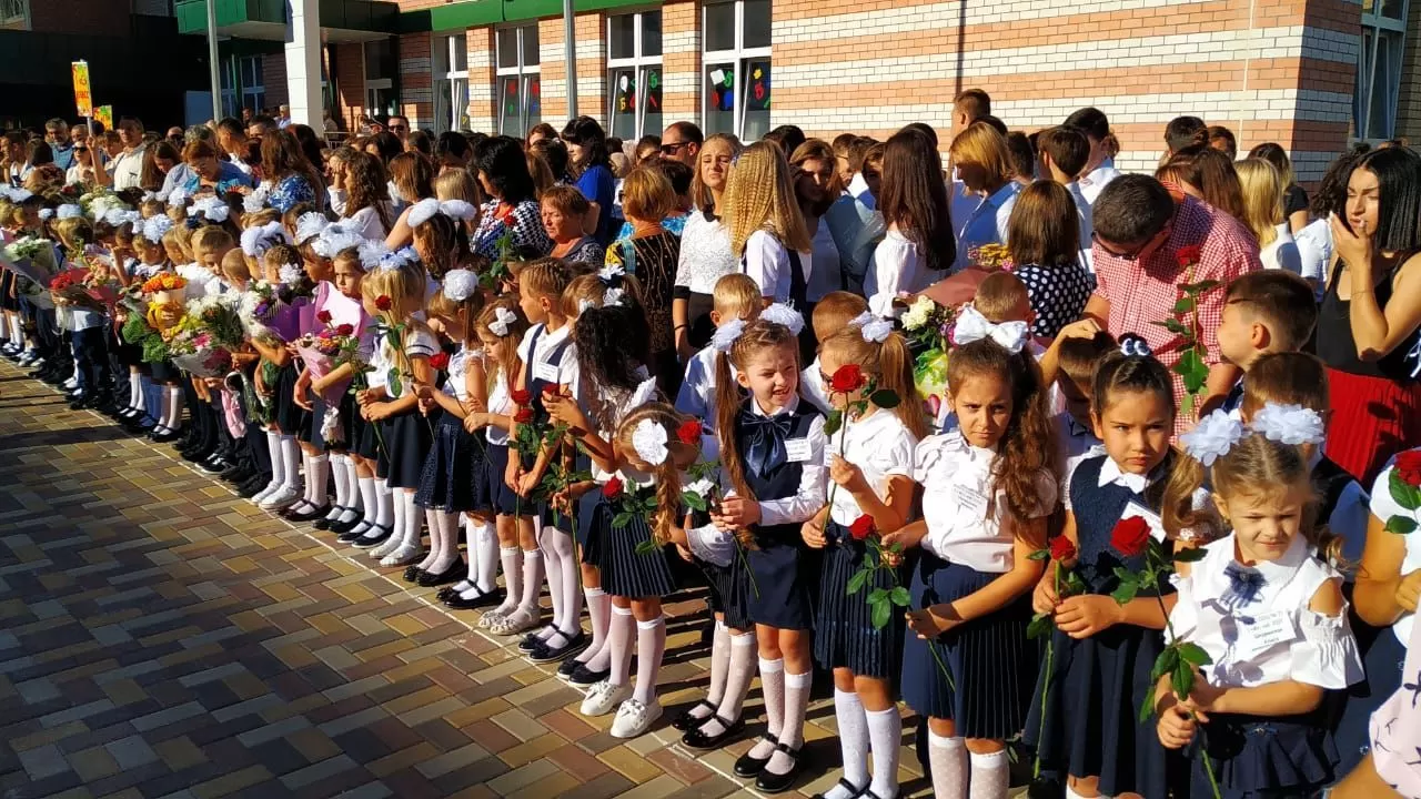 Праздничные линейки в Краснодарском крае 1 сентября проведут для учеников 1,  9 и 11 классов