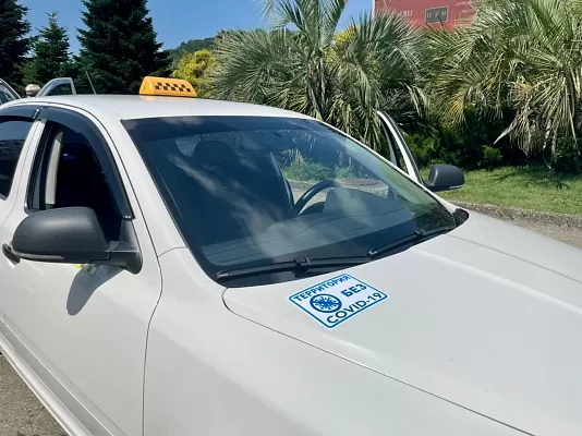 Свободные от COVID-19 такси появились на улицах Сочи