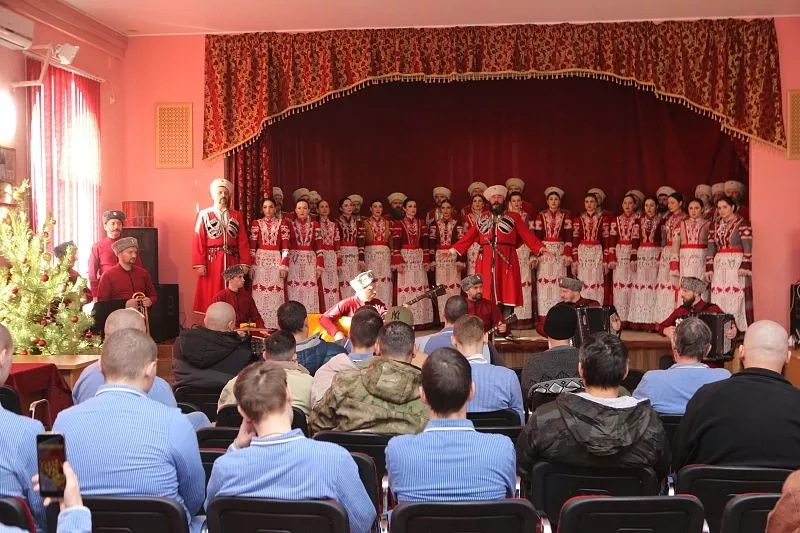 Кубанский казачий хор выступил перед ранеными участниками специальной военной операции 