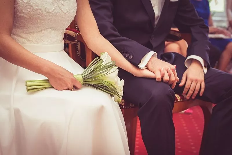 В России предложили платить деньги за 20 лет в браке